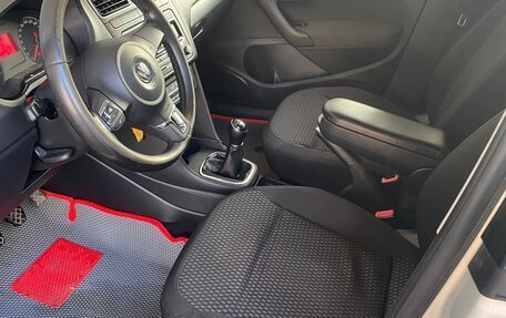 Volkswagen Polo VI (EU Market), 2012 год, 900 000 рублей, 9 фотография