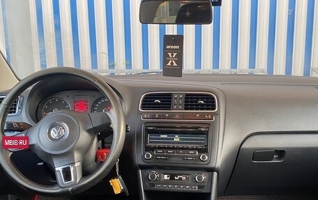 Volkswagen Polo VI (EU Market), 2012 год, 900 000 рублей, 11 фотография