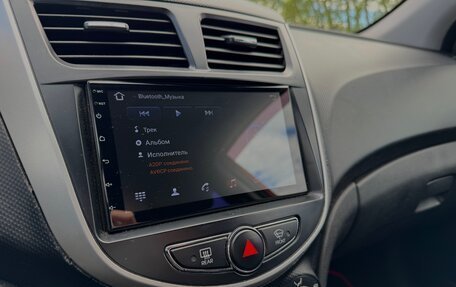 Hyundai Solaris II рестайлинг, 2011 год, 700 000 рублей, 11 фотография