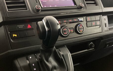 Volkswagen Caravelle T6 рестайлинг, 2018 год, 3 797 000 рублей, 24 фотография