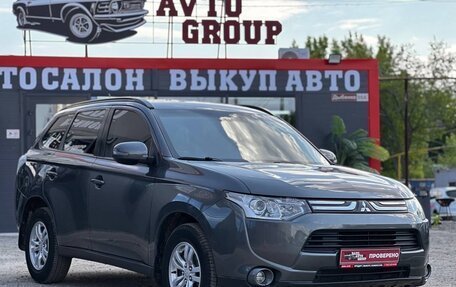 Mitsubishi Outlander III рестайлинг 3, 2013 год, 1 359 000 рублей, 2 фотография