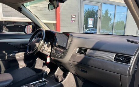 Mitsubishi Outlander III рестайлинг 3, 2013 год, 1 359 000 рублей, 31 фотография