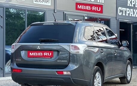 Mitsubishi Outlander III рестайлинг 3, 2013 год, 1 359 000 рублей, 14 фотография