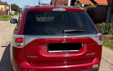 Mitsubishi Outlander III рестайлинг 3, 2014 год, 1 550 000 рублей, 2 фотография