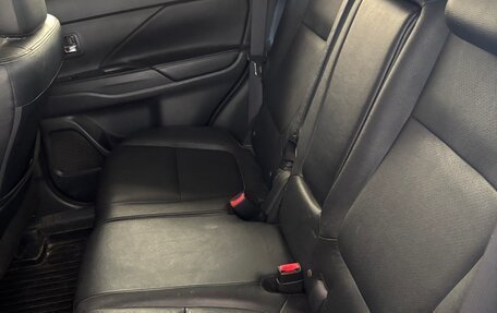 Mitsubishi Outlander III рестайлинг 3, 2014 год, 1 550 000 рублей, 8 фотография