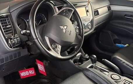 Mitsubishi Outlander III рестайлинг 3, 2014 год, 1 550 000 рублей, 4 фотография
