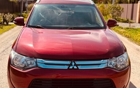Mitsubishi Outlander III рестайлинг 3, 2014 год, 1 550 000 рублей, 11 фотография