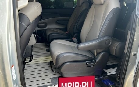 KIA Carnival, 2024 год, 5 990 000 рублей, 20 фотография