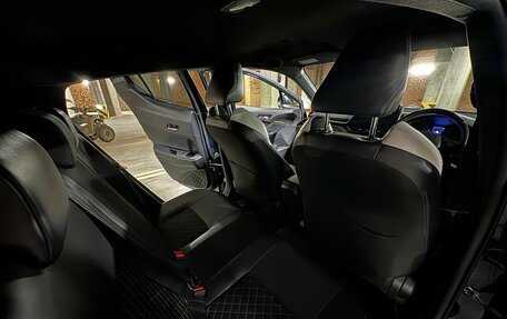Toyota C-HR I рестайлинг, 2019 год, 2 550 000 рублей, 14 фотография