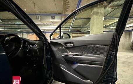 Toyota C-HR I рестайлинг, 2019 год, 2 550 000 рублей, 15 фотография