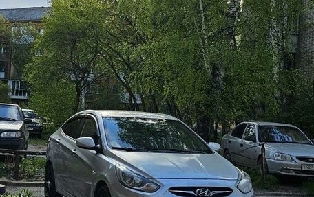 Hyundai Solaris II рестайлинг, 2013 год, 690 000 рублей, 1 фотография