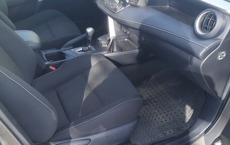Toyota RAV4, 2015 год, 2 400 000 рублей, 10 фотография
