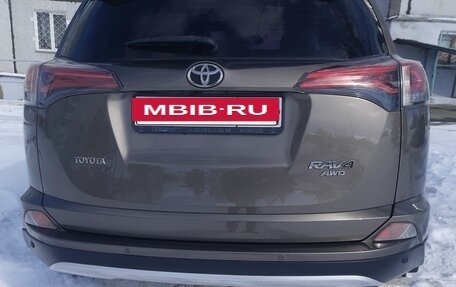 Toyota RAV4, 2015 год, 2 400 000 рублей, 4 фотография