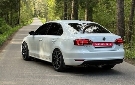 Volkswagen Jetta VI, 2014 год, 1 250 000 рублей, 2 фотография