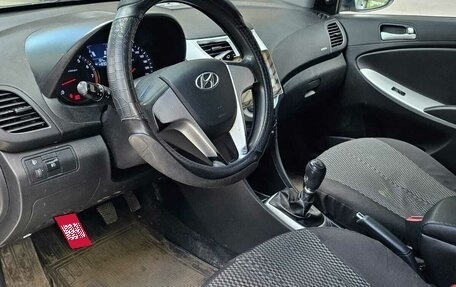 Hyundai Solaris II рестайлинг, 2013 год, 690 000 рублей, 3 фотография