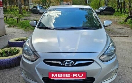Hyundai Solaris II рестайлинг, 2013 год, 690 000 рублей, 2 фотография