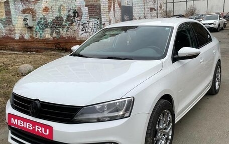 Volkswagen Jetta VI, 2017 год, 1 475 000 рублей, 2 фотография