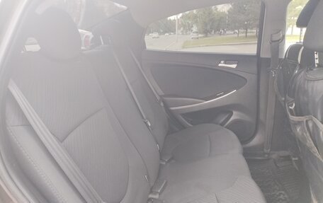 Hyundai Solaris II рестайлинг, 2015 год, 1 050 000 рублей, 3 фотография
