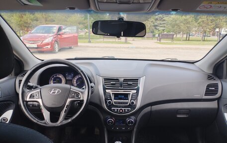 Hyundai Solaris II рестайлинг, 2015 год, 1 050 000 рублей, 2 фотография