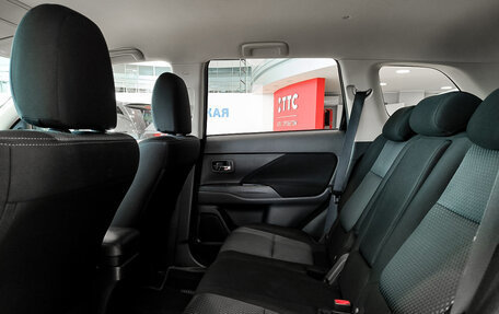 Mitsubishi Outlander III рестайлинг 3, 2018 год, 2 165 000 рублей, 12 фотография