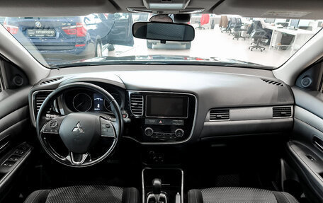 Mitsubishi Outlander III рестайлинг 3, 2018 год, 2 165 000 рублей, 14 фотография