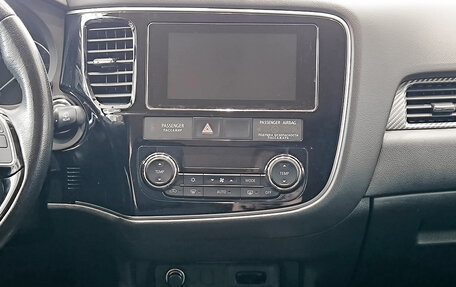 Mitsubishi Outlander III рестайлинг 3, 2018 год, 2 165 000 рублей, 15 фотография