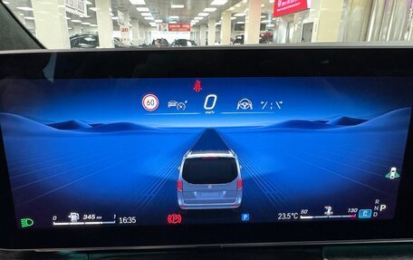 Mercedes-Benz V-Класс, 2025 год, 13 000 000 рублей, 33 фотография