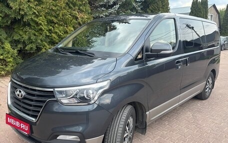 Hyundai H-1 II рестайлинг, 2020 год, 3 500 000 рублей, 3 фотография