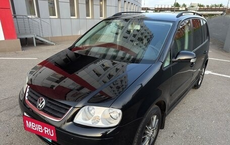 Volkswagen Touran III, 2004 год, 545 000 рублей, 3 фотография