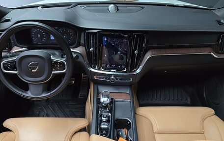 Volvo S60 III, 2021 год, 3 200 000 рублей, 7 фотография