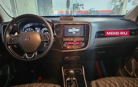 Mitsubishi Outlander III рестайлинг 3, 2022 год, 2 565 000 рублей, 3 фотография