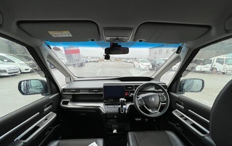Honda Stepwgn IV, 2018 год, 2 200 000 рублей, 14 фотография