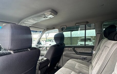 Toyota Land Cruiser 100 рестайлинг 2, 2006 год, 2 900 000 рублей, 21 фотография