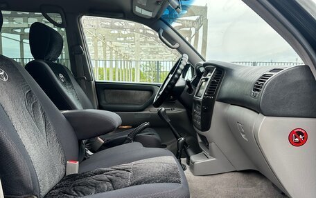 Toyota Land Cruiser 100 рестайлинг 2, 2006 год, 2 900 000 рублей, 27 фотография