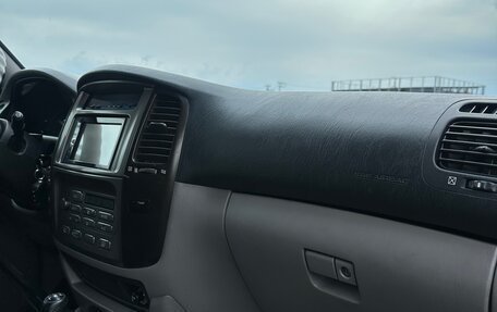 Toyota Land Cruiser 100 рестайлинг 2, 2006 год, 2 900 000 рублей, 28 фотография