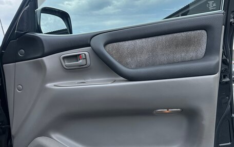 Toyota Land Cruiser 100 рестайлинг 2, 2006 год, 2 900 000 рублей, 29 фотография