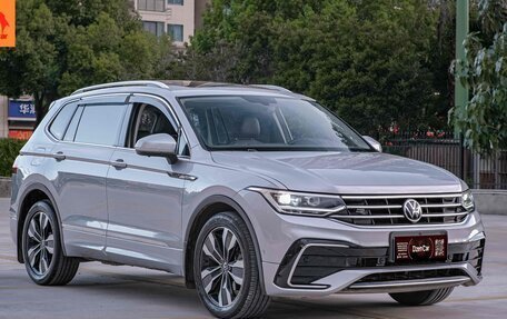 Volkswagen Tiguan II, 2022 год, 2 249 000 рублей, 3 фотография