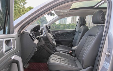 Volkswagen Tiguan II, 2022 год, 2 249 000 рублей, 7 фотография