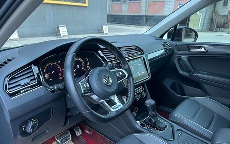 Volkswagen Tiguan II, 2021 год, 2 250 000 рублей, 15 фотография