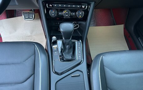 Volkswagen Tiguan II, 2021 год, 2 250 000 рублей, 18 фотография