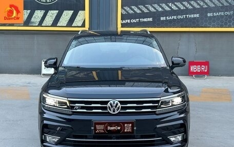 Volkswagen Tiguan II, 2021 год, 2 250 000 рублей, 2 фотография