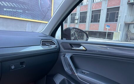 Volkswagen Tiguan II, 2021 год, 2 250 000 рублей, 19 фотография
