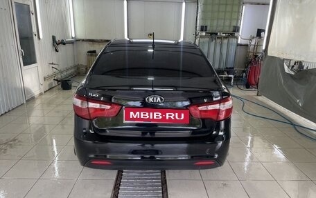 KIA Rio III рестайлинг, 2013 год, 840 000 рублей, 2 фотография