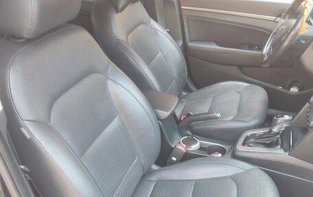 Hyundai Elantra VI рестайлинг, 2017 год, 1 450 000 рублей, 9 фотография