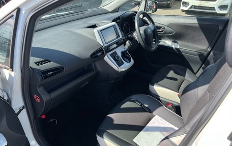 Toyota Wish II, 2011 год, 1 299 000 рублей, 22 фотография