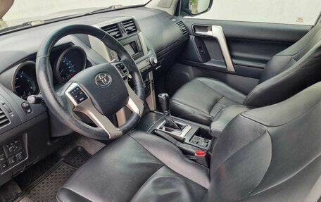 Toyota Land Cruiser Prado 150 рестайлинг 2, 2011 год, 2 750 000 рублей, 9 фотография