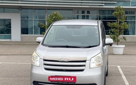 Toyota Noah III, 2009 год, 1 245 000 рублей, 4 фотография