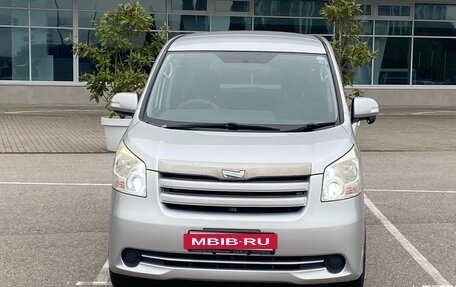 Toyota Noah III, 2009 год, 1 245 000 рублей, 2 фотография