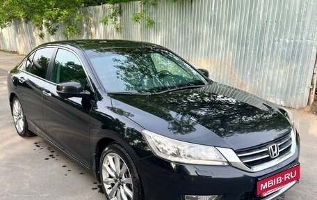 Honda Accord IX рестайлинг, 2013 год, 1 800 000 рублей, 2 фотография
