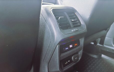 Volkswagen Tiguan II, 2020 год, 2 300 000 рублей, 16 фотография